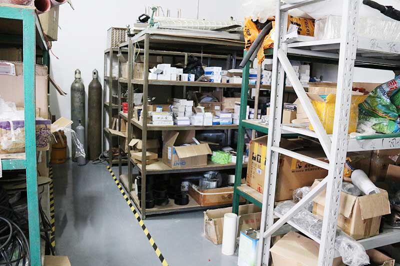 高低溫試驗(yàn)箱廠家倉(cāng)庫(kù)